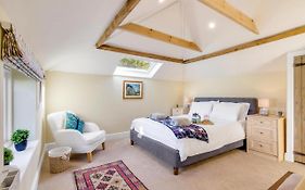 Cosy Pet Friendly Victorian Coachhouse Near Nature Walks On Norfolk Broads, With Fire Pit, Bbq & Alpacas